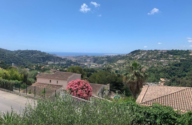 ROOMS WITH KITCHEN and S of BDANS VILLA IN QUIET NEAR NICE