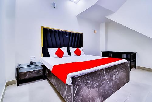 Roomshala 152 Hotel Sukoon- Near Ramesh Nagar Metro Station