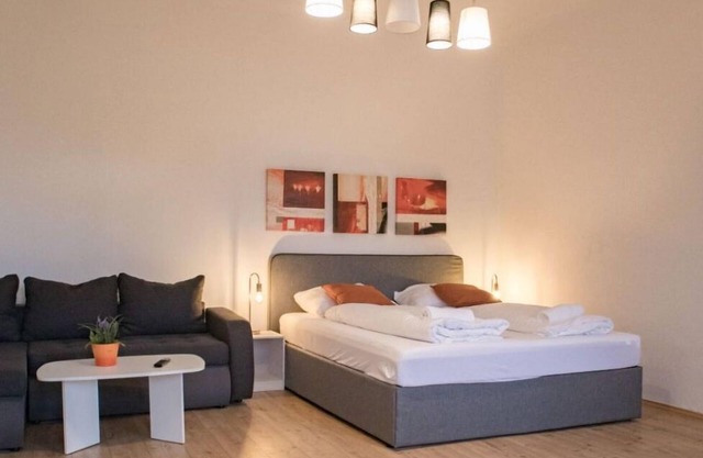 Roomy 2BR Apt. Near AKH -Perfect for Longstays