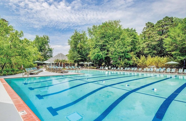 Suite confortable avec parc aquatique intérieur et plus grande piscine extérieure dans les rives extérieures
