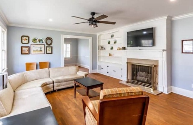 Roomy Retreat close to parks, camps, camping. Walk to quaint shops & VFW.