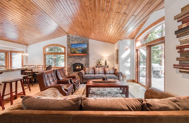 Rooney Ridge - Superbe 4 BR Luxury Home avec l'arbre sur un lac