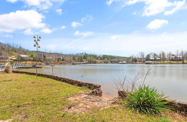 Roost - Beautiful, comfortable home with no steps and private suites