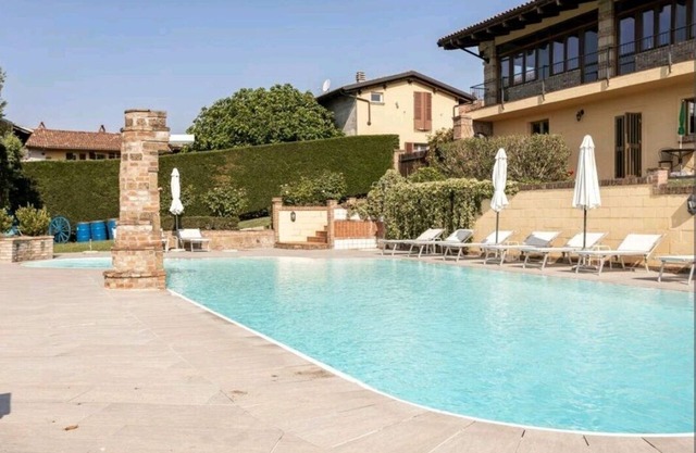Rosé House, hills view in wine region. Romantic private sauna&hydro. Summer pool
