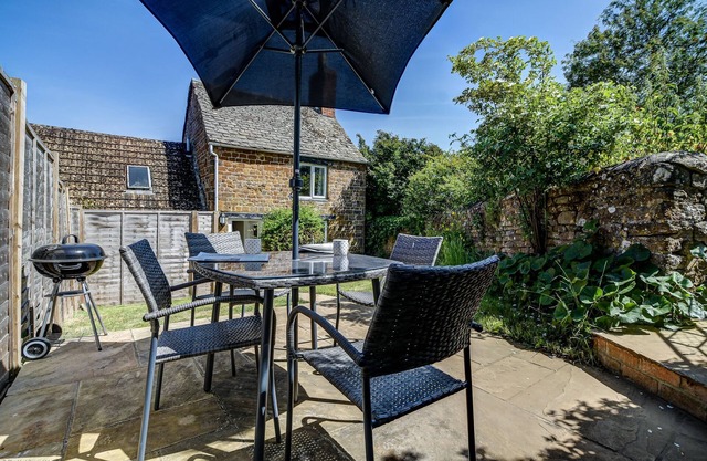 Stunning 2BR Cotswold Cottage in Adderbury