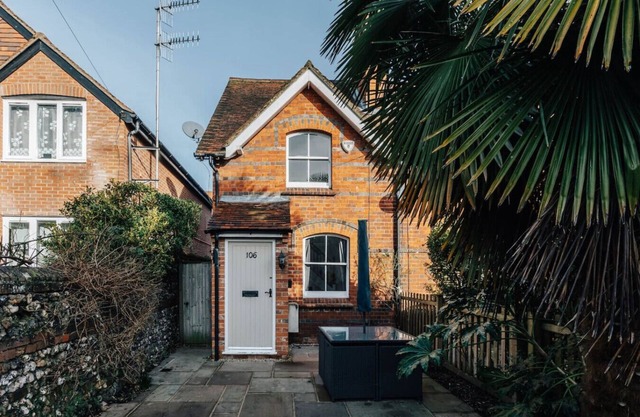 Rose Cottage - Central Henley