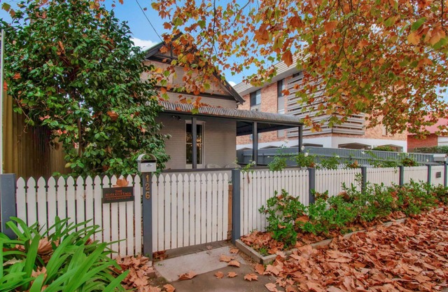 Rose Cottage - Stroll to CBD, Leafy Setting