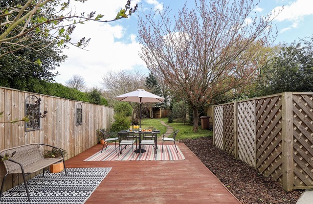 ROSE DENE, pet friendly, with a garden in South Cave