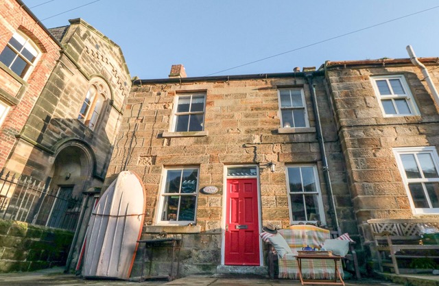 ROSE LEA, pet friendly, character holiday cottage in Staithes