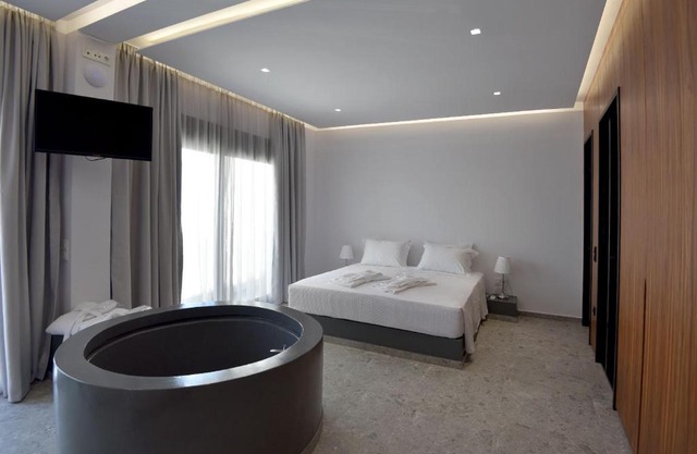 Rose n Stone, King, Luxury Houses