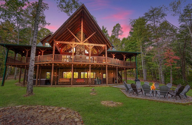 Rose Ridge -Nouveau 8BR / 5. 5BA Luxury Log Cabin sur 25 acres - Marchez jusqu'à la grotte du vieil homme!