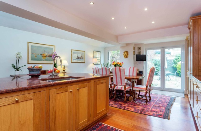 3 BR maison dans la belle Wimbledon. Connexions dans le centre de Londres (Veeve)