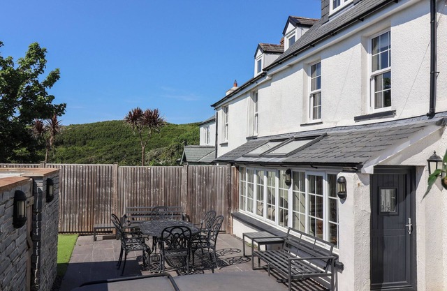 ROSEBANK COTTAGE, pet friendly, luxury holiday cottage in Mortehoe