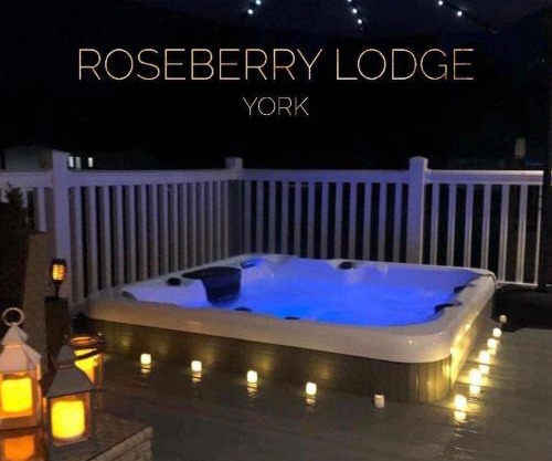 Roseberry Lodge with Hot Tub