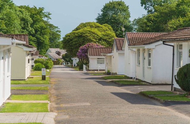 Rosecraddoc Lodges by Interhome