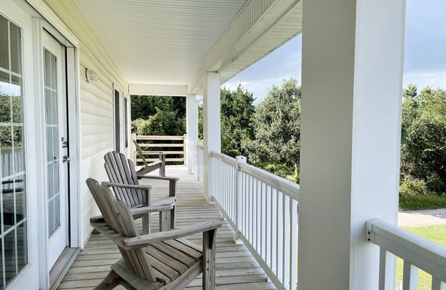 Rosemary Cottage; Two story condo with king bed