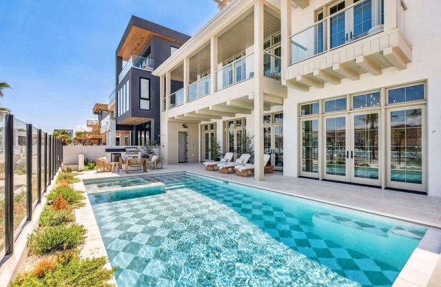 Rosemary: Private Pool, Lagoon + Beaches