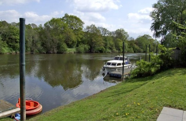 Rosewaters Cottage, ASTLEY BURF