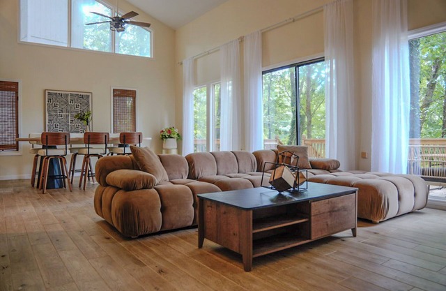 Rosewood Loft I Upper Suite