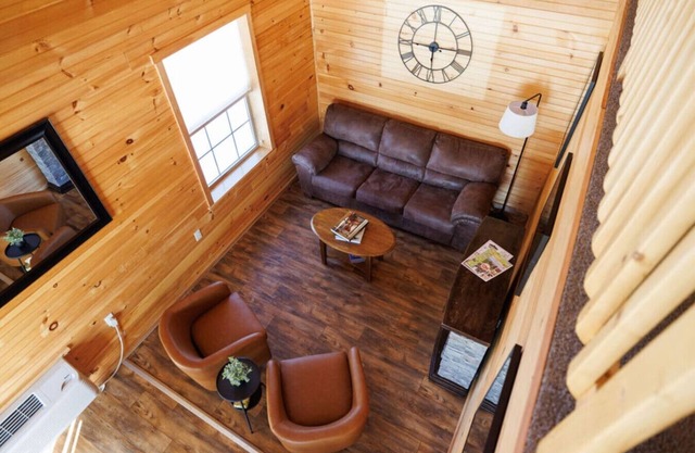 Rosewood Villa, Brand new 2 bedroom log cabin