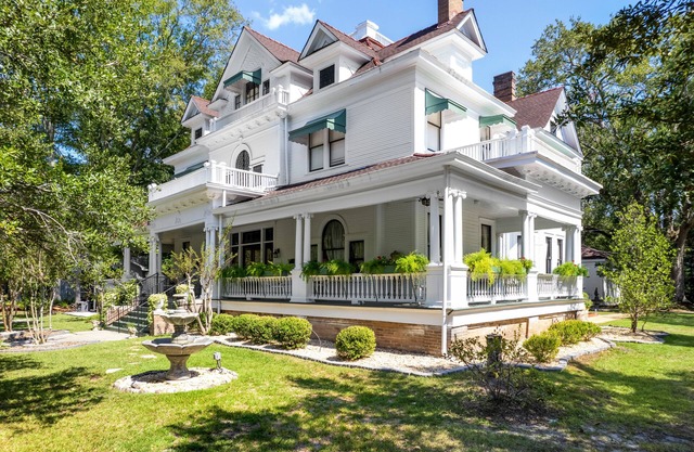 Ross Mansion Bed & Breakfast and Events