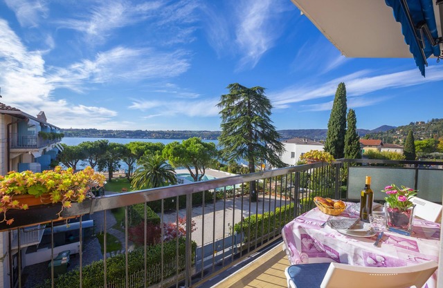 Rossella on the lake with fantastic view, Salò, Italy