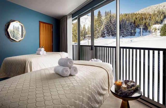 Rossland Boutique Indulgence | Epic Slopeside Convenience, Ski-In/Ski-Out