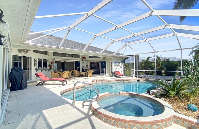 Rotonda Palms, full refund, pool heat, sleeps 8