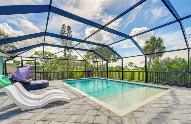 Rotonda West Gem: Screened Lanai, 4 Mi to Beaches!