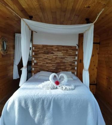 Roulotte à la campagne avec son spa à Cabariot