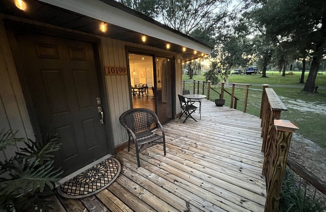 Round House with access to Little Lake Weir close to the Villages