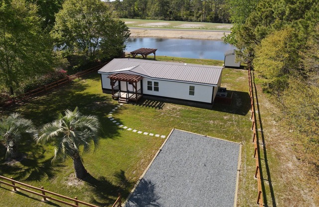 Rounding Run Retreat - newly renovated 3 bedroom conveniently near beaches