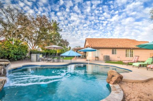 Route 66 Oasis in Downtown Gilbert with Heated Pool & Mini Golf