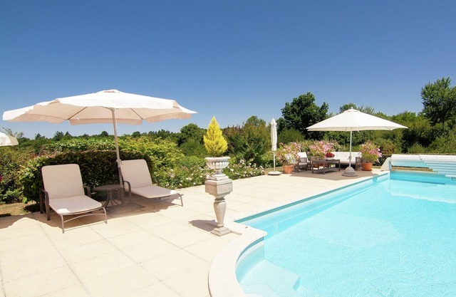 Villa chic à Ecuras Rouzède avec jardin privé