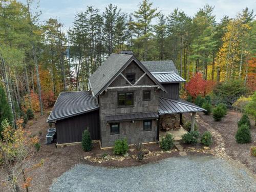 Row House Lakefront Luxury, Gas Grill, Fire Pit & Private Dock on Lake!