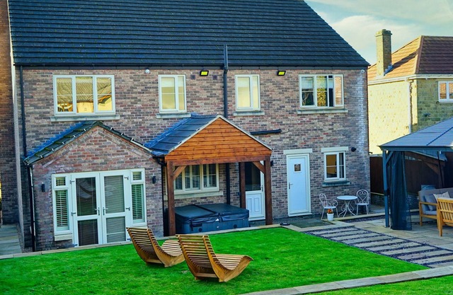 Maison Rowan, MILLHOUSE GREEN
