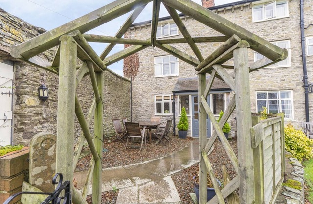 Rowton Manor Cottage, CRAVEN ARMS