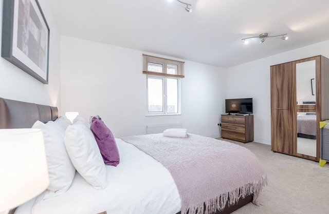 (3) Familles bienvenues, Parking gratuit, Wi-Fi gratuit, appartement moderne et commerces à proximité!