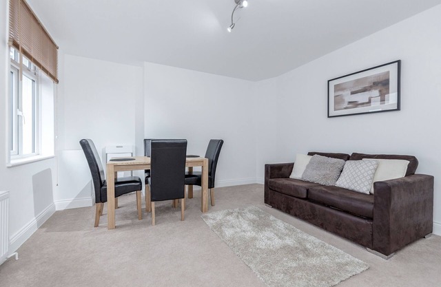(4) Les grands groupes aiment cet appartement, vous aussi. Un parking gratuit et une bonne connexion Wi-Fi