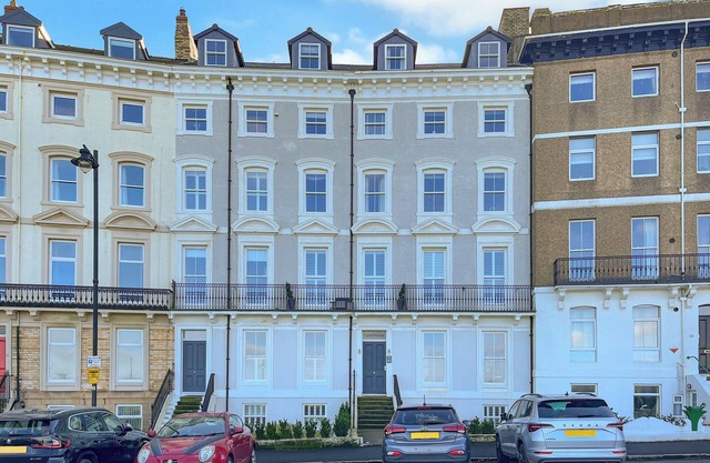 Royal Hideaway - UK48451