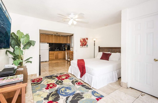 Condo Royal Moana au dernier étage charmant près de la plage, cuisine complète, parking gratuit