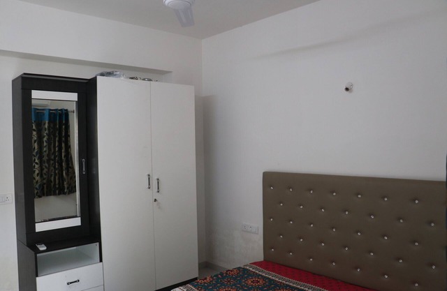 Suite Royal Orchid 1BHK Lake End
