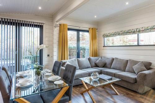 Roydon Marina - Lodge 2 - Hot Tub