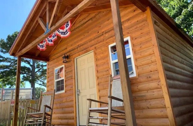 RT 62 Motor Resort Bunkhouse