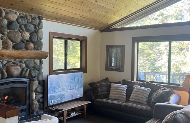 Rubicon Lookout: Lake Access, Mountain/Tree Views