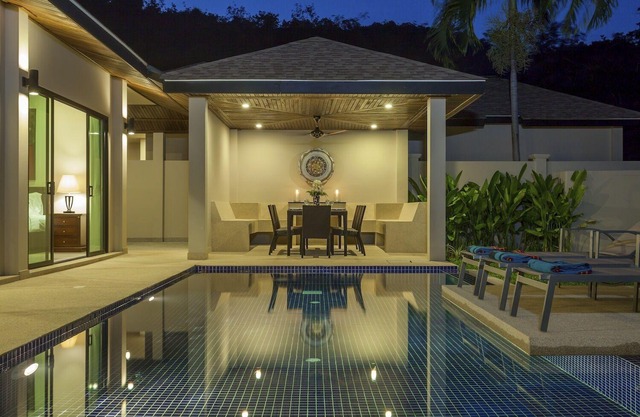 Ruby Villa: 3 chambres, piscine privée Villa, près de Nai Harn Beach, femme de ménage et cuisiner