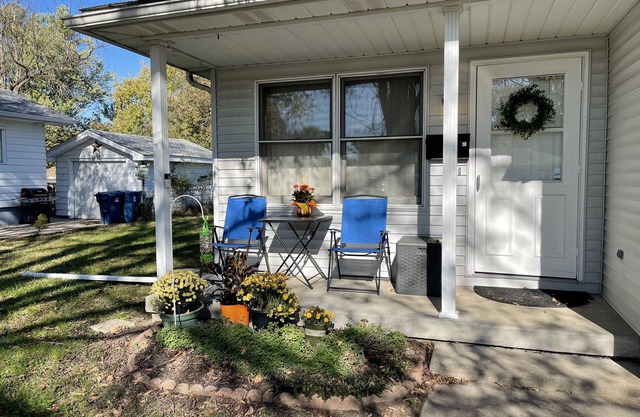 Rudy's - Single level home w/ 2 Bedrooms, 1 Bath, equipped kitchen, & laundry