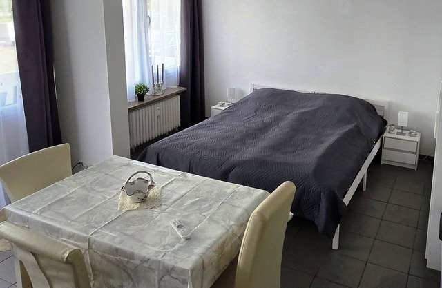 Ruhige Ferienwohnung/ Amateurzimmer/ Gute Verkehrsanbindung