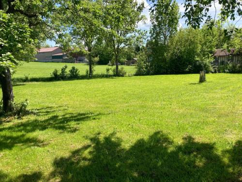 Ruhige Ferienwohnung inklusive Garten Souterrain - neu renoviert