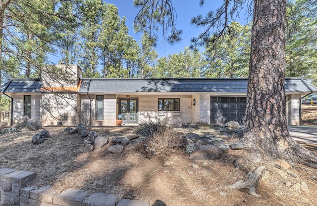 Ruidoso Getaway w/ Deck - 16 Mi to Ski Apache